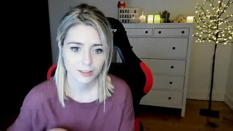 kimilee22 Slutty schoolgirl shows her boobs
