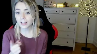 kimilee22 Slutty schoolgirl shows her boobs