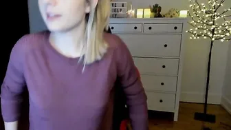 kimilee22 Slutty schoolgirl shows her boobs