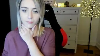 kimilee22 Slutty schoolgirl shows her boobs