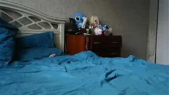 pingv Crazy bitch fucks herself with fingers