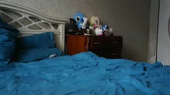 pingv Crazy bitch fucks herself with fingers