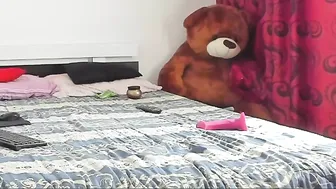 00loret Naughty housewives jerking their pussies