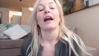 Missbehavin26 Crazy chick spreads legs