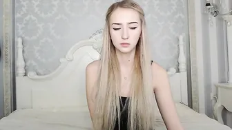 guest324 Mature blonde masturbating vagina