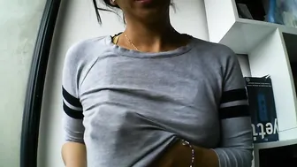 vanandjuani Luxurious slut masturbates shaved cunt