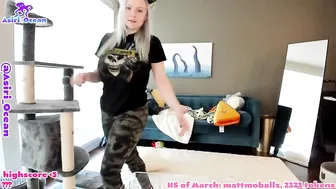 asiri_ocean Pretty woman pervertedly poops