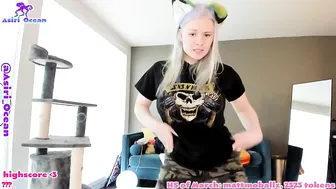 asiri_ocean Pretty woman pervertedly poops