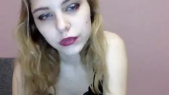 lollafeatbunnyxxx Beautiful bitch jerks off with an unusual device