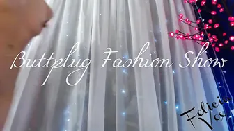 Felicia_Vox Red-haired beauty fucks her pussy