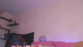 lovexxxpink Incendiary  cam girl  plays with a big dildo