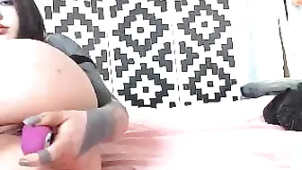 youknowxqla babe jerking off her pussy
