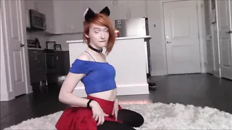 Snugglepunkmfc  aka SnugglePunk Cute babe caresses shaved cunt