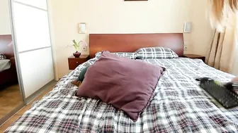 scarlett23xxx Sexy chick sucks dildo