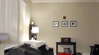 RavinTavin Sultry slut fucks her pussy