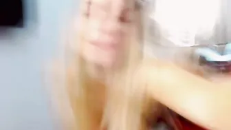 itsmekarina Experienced woman paws lips sex