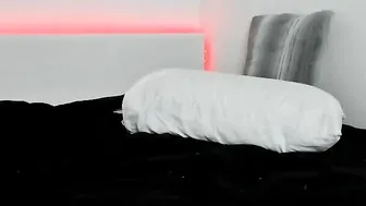 UKDreamx Shy chick poses naked