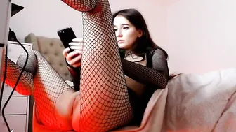 Kitten_Sophie Experienced young lady passionately fucks sex toy