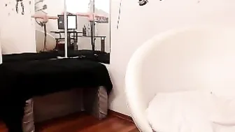 JessicaXoo Naughty girl plays with vibro massager