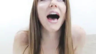 HelloSandyXO Teen beauty caresses shaved cunt