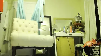 Skye_Evans shines pussy and caresses big tits