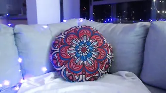 CuteMel21 Hot chick fucks pussy sex toy