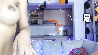 CuteMel21 Hot chick fucks pussy sex toy