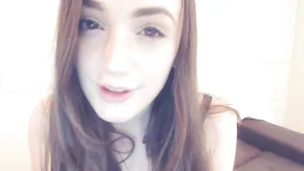Alisonxo whore chick masturbates shaved pussy