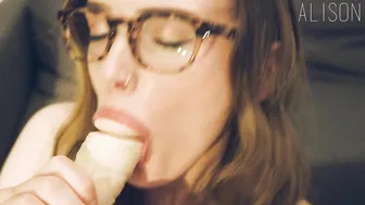Alisonxo Buxom fucks pussy with phallus