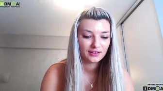 hotaliesia69 Crazy Blonde fucking the pussy