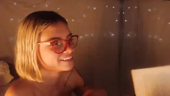 lucia4you19 Young female fingering hairy cunt