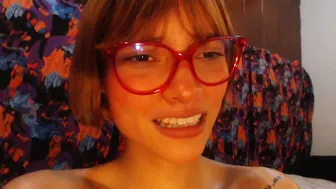 lucia4you19 fucking herself in her pussy