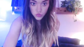 NikiSkyler Luxury mare fucks vagina dildo