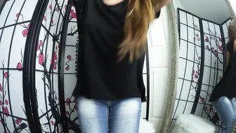 Sasha_Wonderland handjob lying on the bed