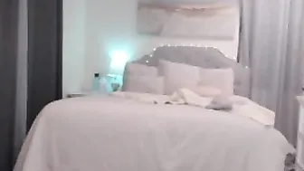 Queen_Bambi Depraved shows off her big lips