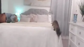 Queen_Bambi Sweet bitch massages breasts