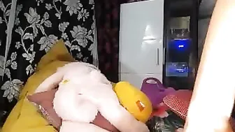 Siswet19 Adorable chick masturbates juicy pussy