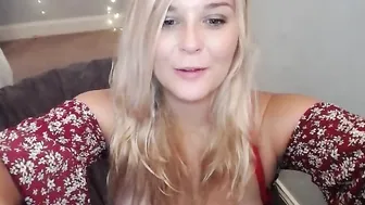 GameofBoobs Hot prostitute poses in shorts