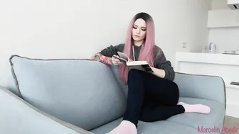 porno Spicy pulls pussy