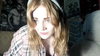 gohaaard420 Busty slut fucks the lips sex