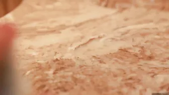 Ashe_Maree Sexy wench caresses shaved pussy