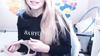 harli_lotts Incendiary woman exposes big boobs