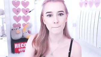 kitten_sophie Mature slut fucks her cunt with a sex toy