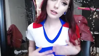 babeariel Sweet chick fingers herself