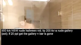 kickaz Imposing mare jerks off both holes