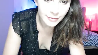 kickaz Cute lush bitch pulls pussy