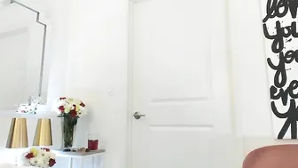 anaariana Nude bitch dancing on the bed