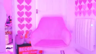 kitten_sophie Passionate skin jumps on a dildo