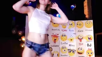 rocknrose Sweet babe shows tattoo