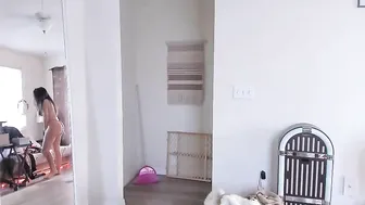 missbella___ Plump brunette masturbating pussy with her hand